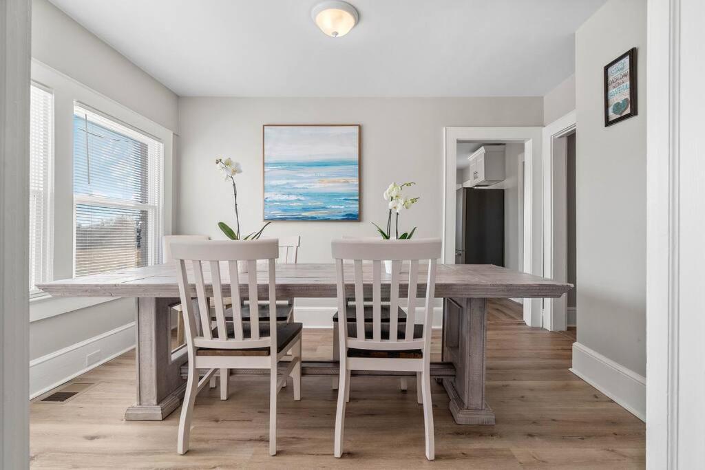 Cozy 4B Retreat Near Uptown King Beds Sleeps 12 Villa Charlotte Buitenkant foto